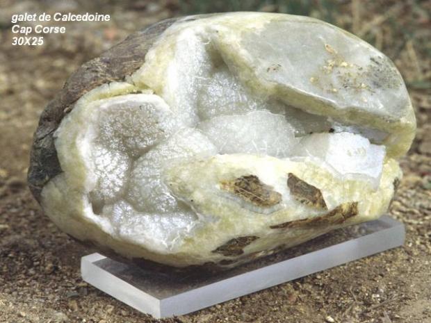un_galet_de_calcedoine.jpg