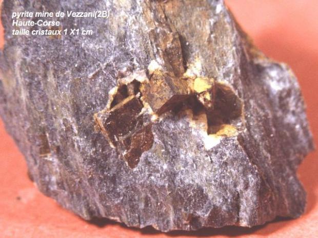 pyrite_de_la_mine_de_Vezzani_haute_Corse.jpg