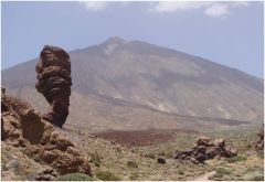 Le Teid 3720m et au premier plan dike érodé. (Tenerife)