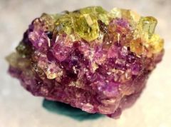 Mangavésuvianite