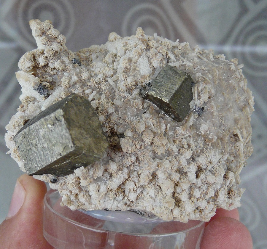 Pyrrothite, Calcite et Quartz, Mine Potosi, District San Eulalia, Chihuahua, Mexique.
