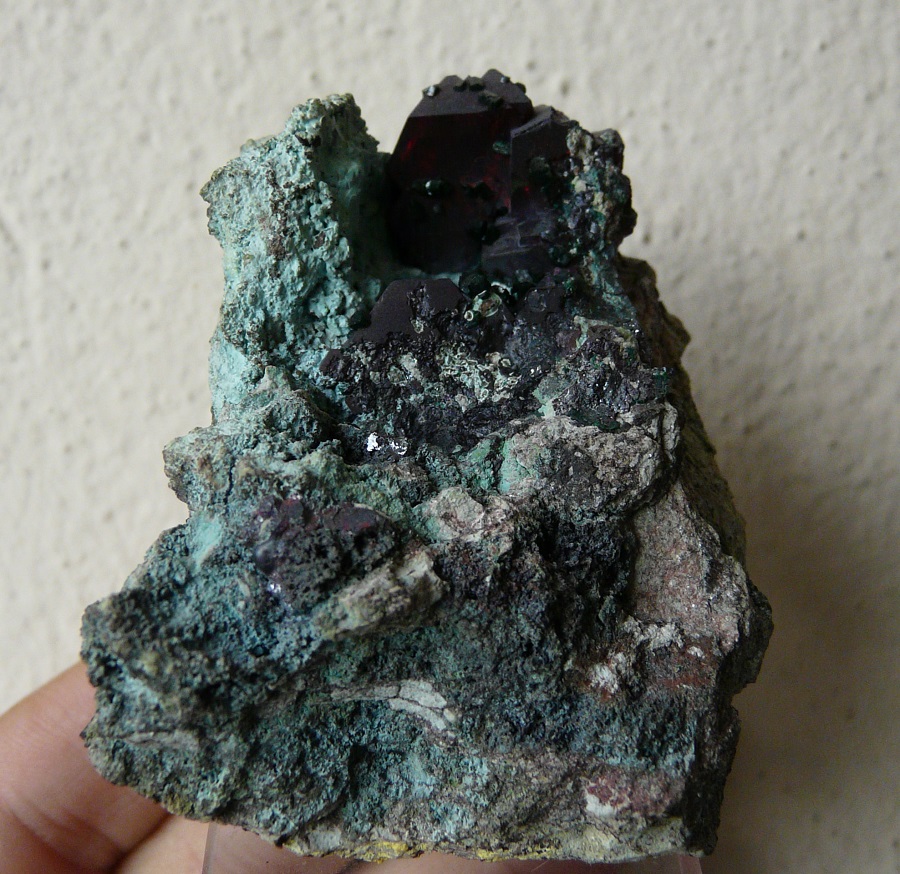 Cuprite, Chrysocolle et Libéthenite, Mine Mashamba, District Kolwesi, Katanga Copper Crescent, Katanga, RDC.