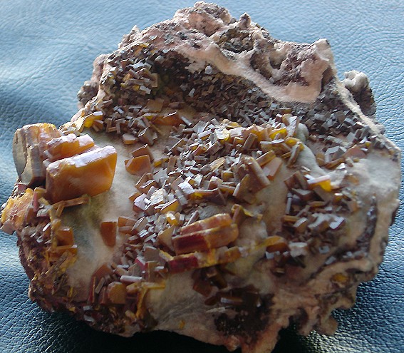 Wulfenite.jpg