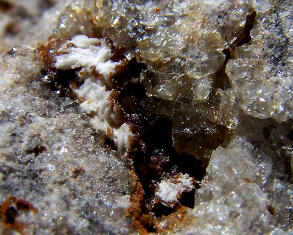 Détail smithsonite baryte,avril 2016 Arbouet.JPG