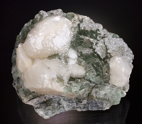 Fluo-Calcite-Pyrite-1.jpg