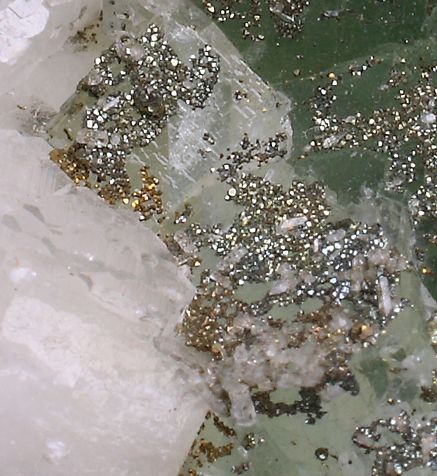 Fluo-Calcite-Pyrite-2.jpg