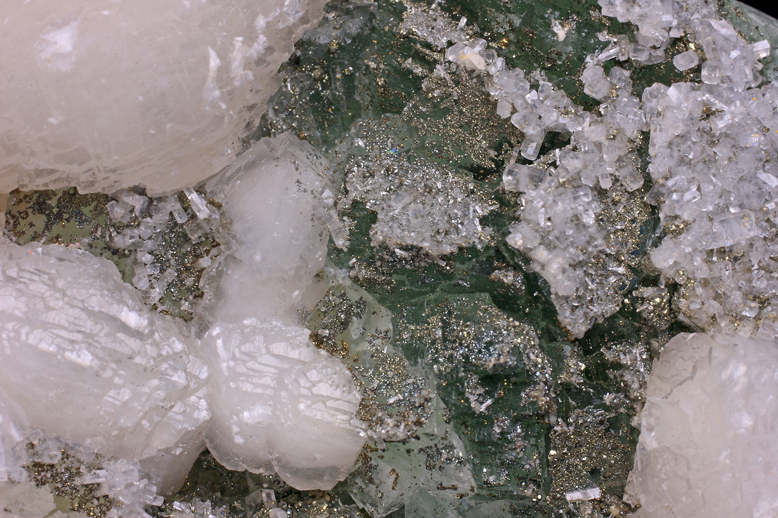 Fluo-Calcite-Pyrite-3.jpg