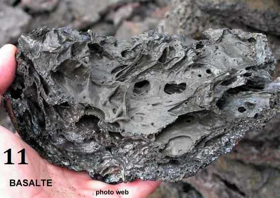 basalte(lave solidifiée).jpg