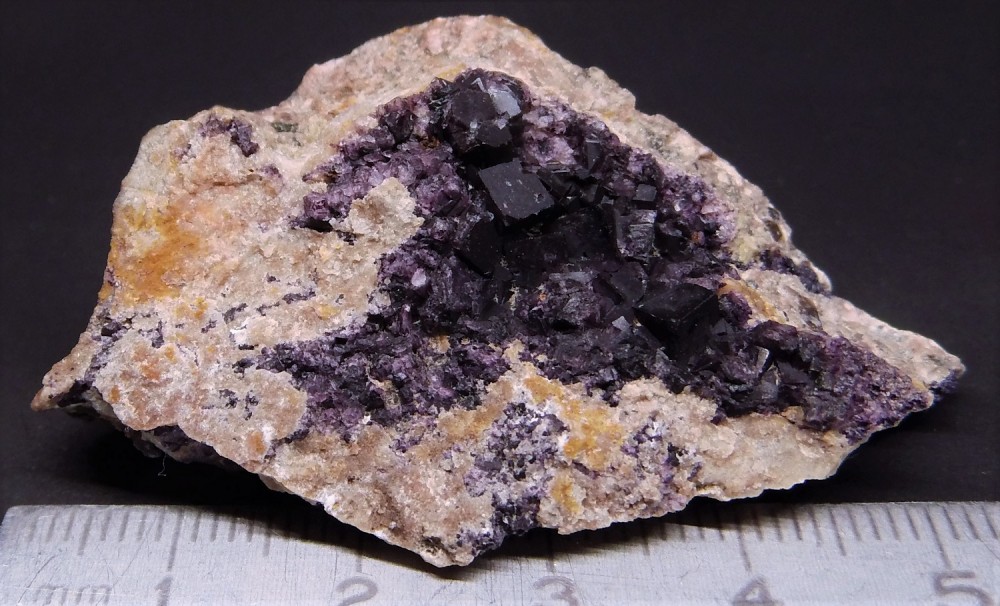 30-FLUORINE variété ANTHOZONITE-(Mine de Crôt-Blanc).jpg