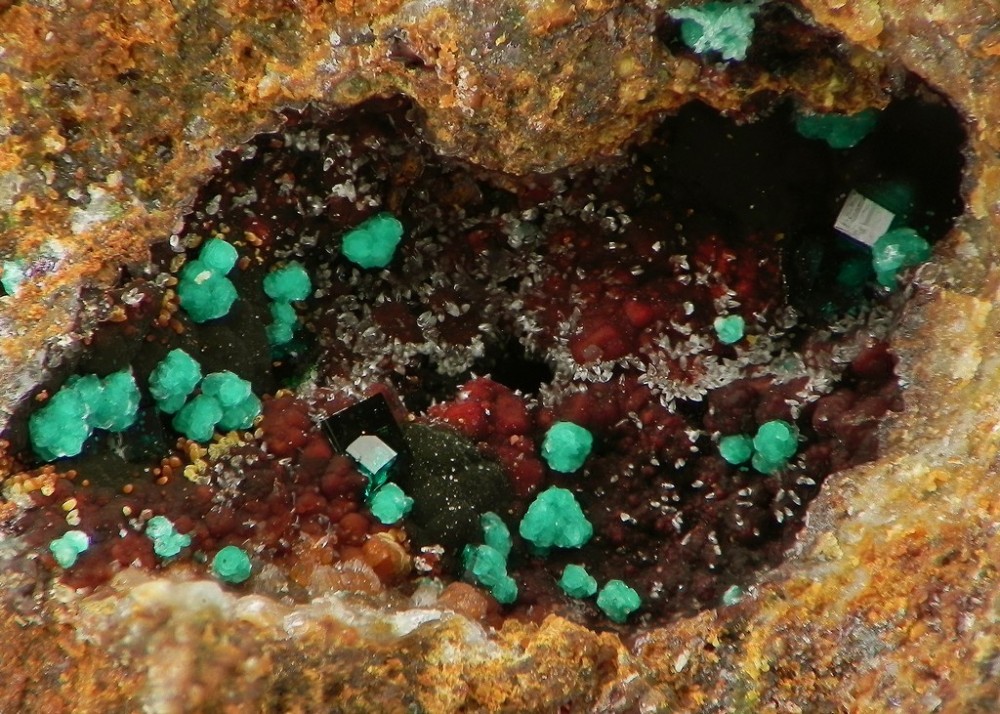 ramsbeckite schulenbergite.jpg