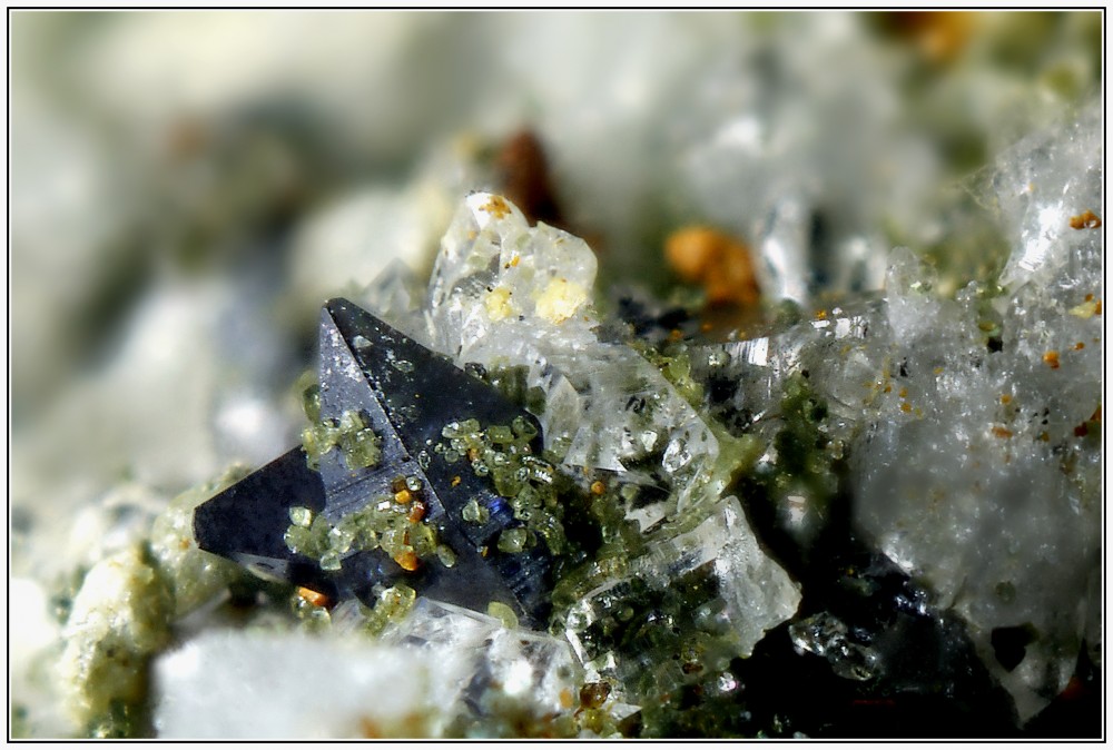 Photo  5 mm  ANATASES  CHLORITE   __  web.jpg