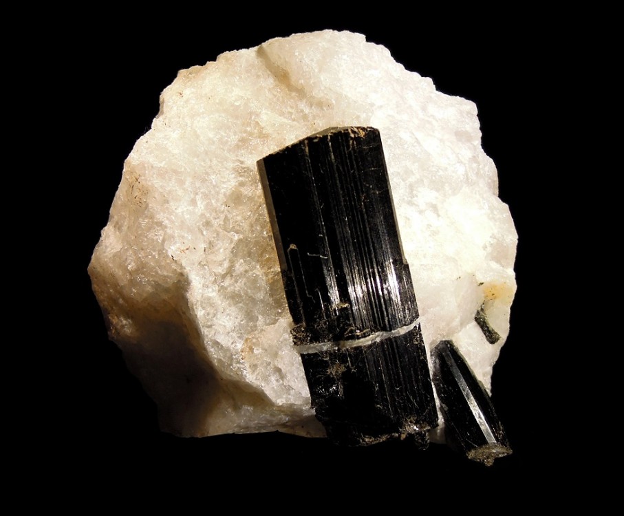 Tourmaline su quartz 8x8 cm  puy de dome.jpg