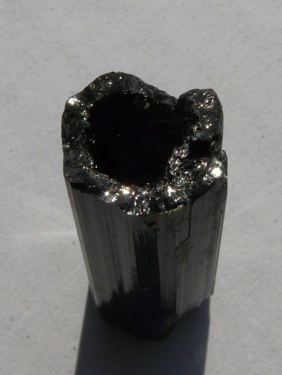 Schorl creux.jpg