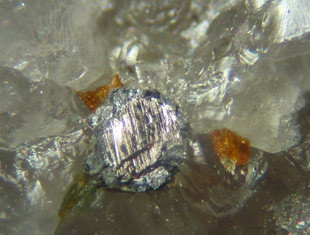 Bismuth QPMI 09698 -1 ( + Pharmacosiderite )( fov 2 mm ) (Copier).jpg