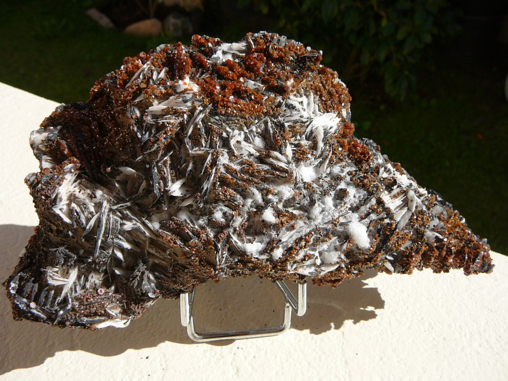 Vanadinite sur Baryte blanche (1).JPG