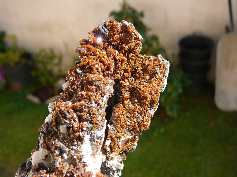 Vanadinite sur Baryte blanche (6).JPG