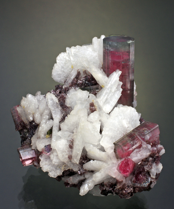 Elbaite-Pederneira-2.jpg.e48186280d3410b874f58c8833987bb4.jpg