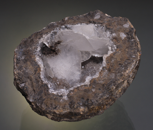 Calcite-geode-1.jpg.692812641e992892c31b49aac217f584.jpg