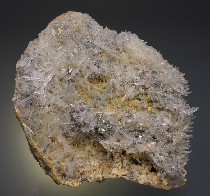 Quartz-pyrite-yougo.jpg.b3366f21aa927a4fad5a8e8c931b0c93.jpg