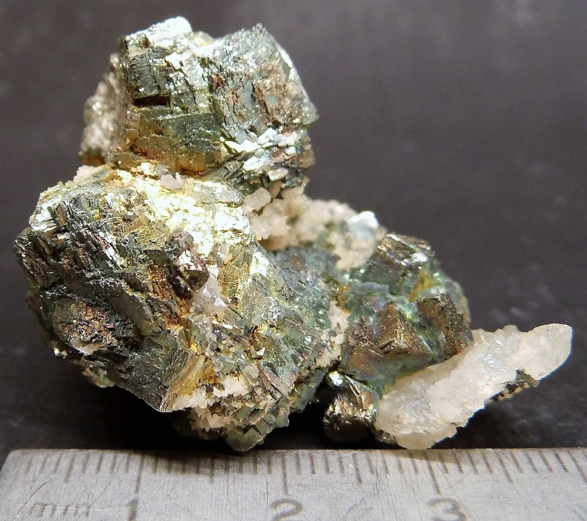 59ee4ff50ad0e_(2)8-Chalcopyrite-BouNahasMineOumjraneminingareaAlnifTarhbaltErRachidiaProvinceDra-TafilaletRegionMAROC.(AchetlaboursedeMoulins2017).thumb.jpg.b64fe549834ee344138eb4d83c797f53.jpg