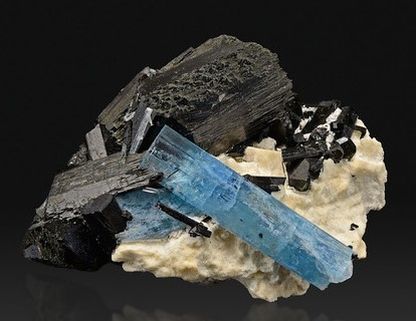 beryl-aigue-marine-tourmaline-schorl-namibie.jpg