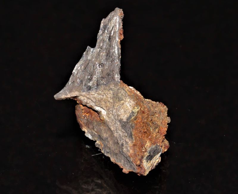 mineral-stibine-mine-la-forge-leyvaux-cantal-france.jpg
