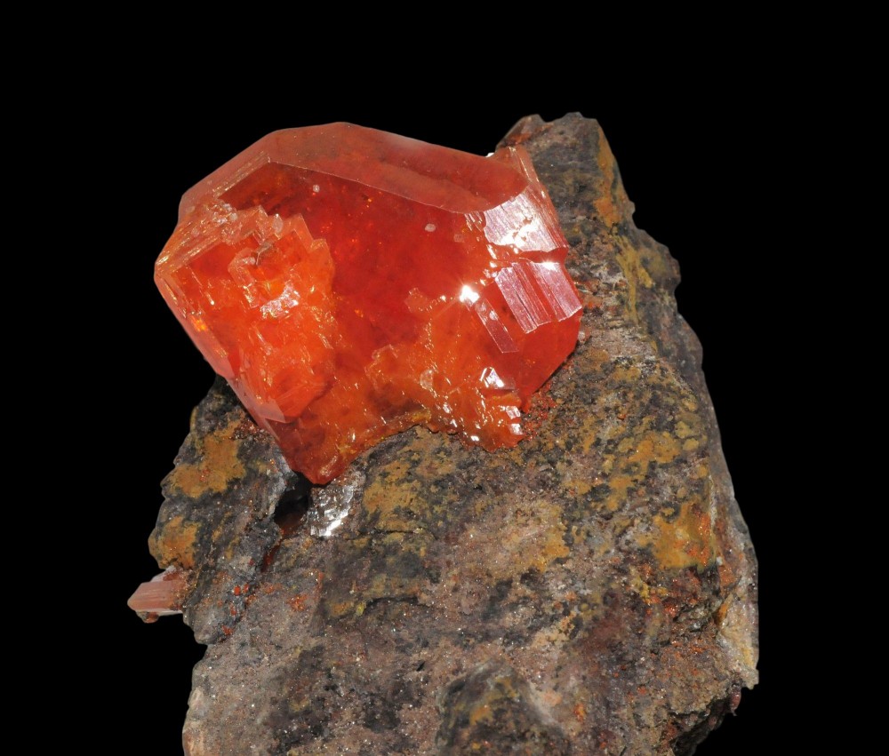 wulfenite-mine-red-cloud-arizona-usa-mineral.jpeg