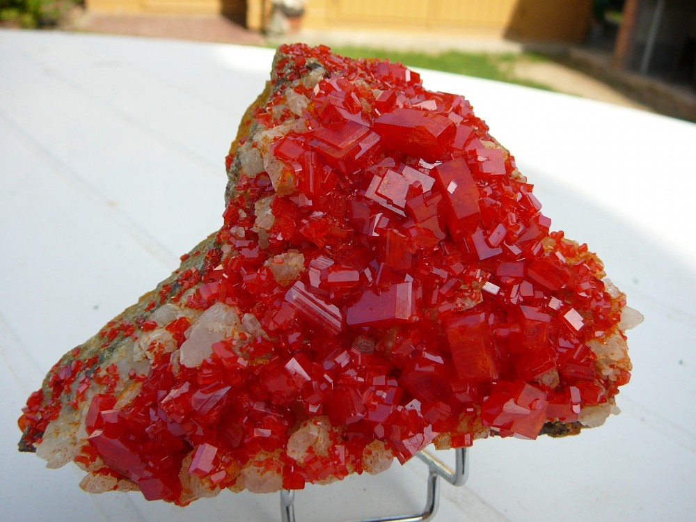 Vanadinite rouge mine de Mibladen Midelt Khenifra Maroc (1).JPG