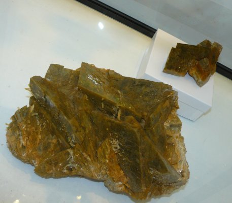 siderite-saint-pierre-de-mesage-isere-mineral-1.jpg