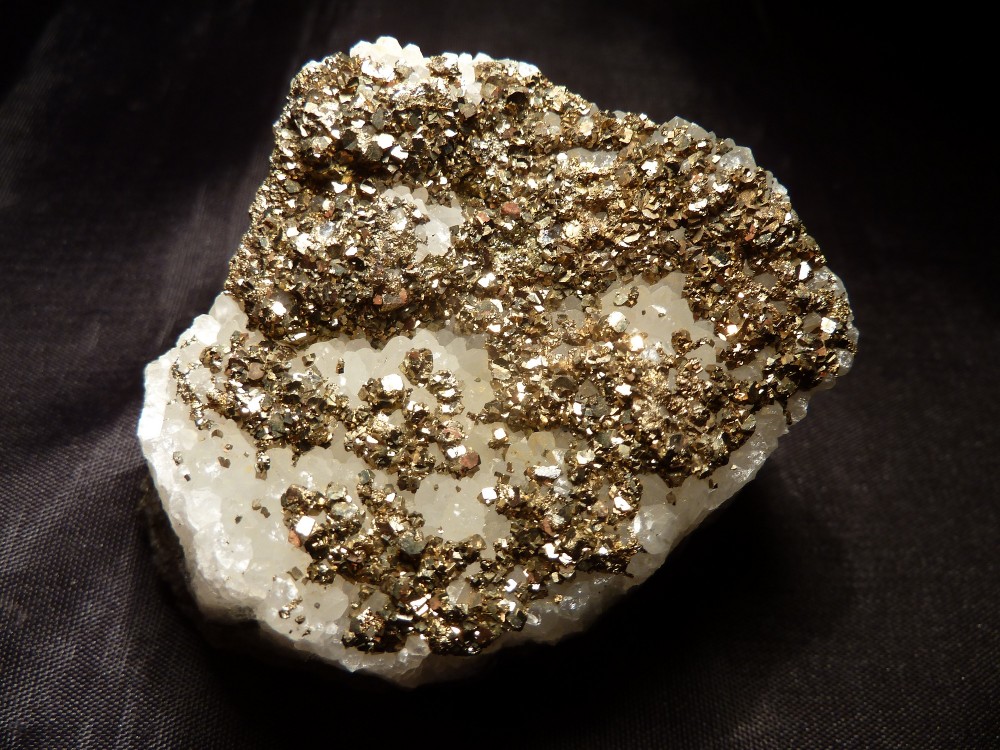 Pyrite sur Quartz 25-12-2017 (3).JPG