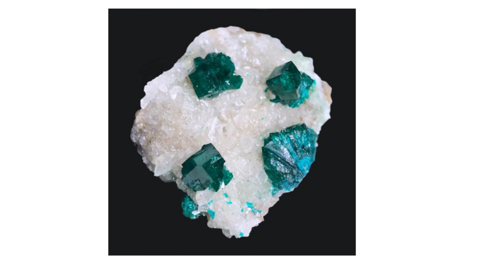 dioptase-tsumeb-namibie.png