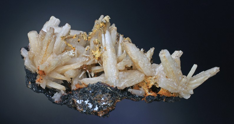 Cerussite-gangue-mayres-2.jpg.693a487bb6211b66d29ade283535980b.jpg