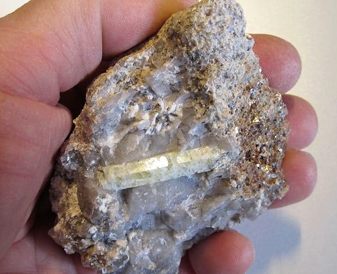 beryl-mineral.jpg.21269d7aa5fda3e5d8dceab7753245e6.jpg