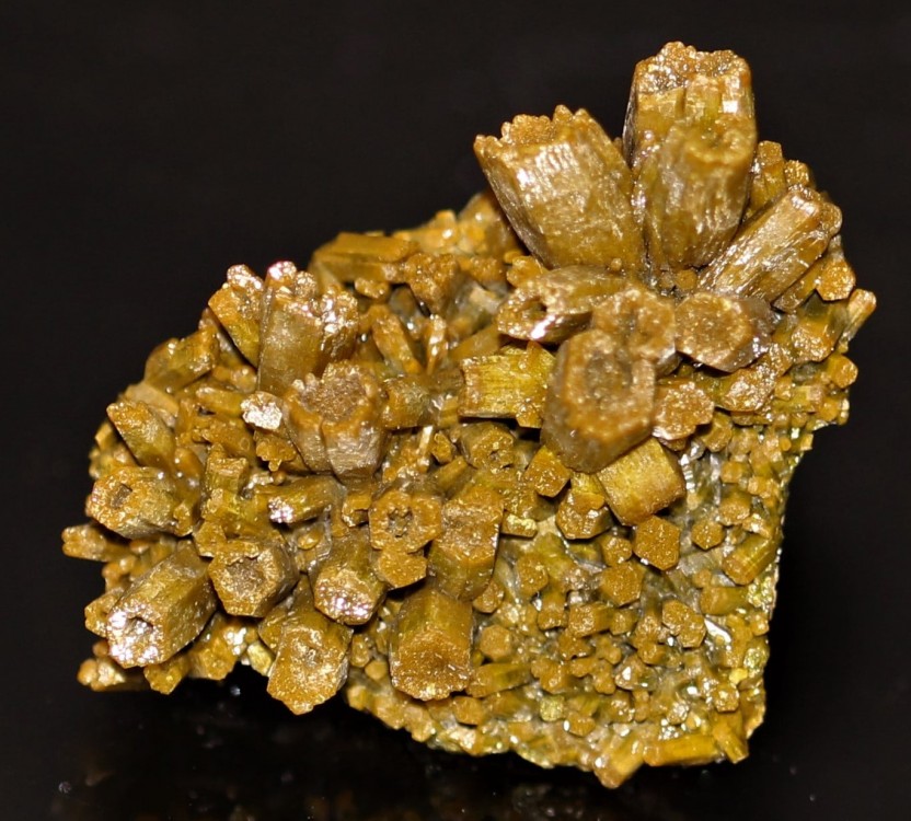 pyromorphite-mineral.thumb.jpg.d632687c93b6aa34ff63879f0fd209ca.jpg
