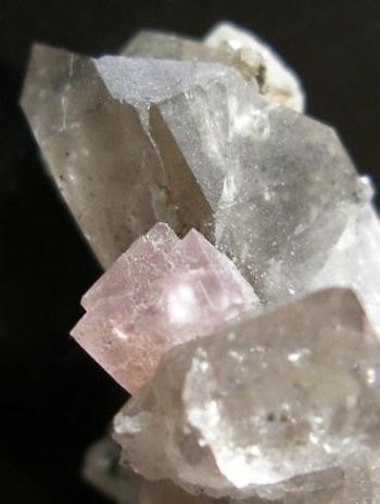 -cristal-fluorine-rose-quartz-amethystes-chamonix-mont-blanc-1.jpg