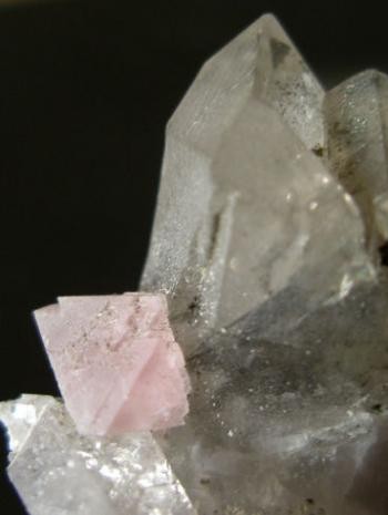 -cristal-fluorine-rose-quartz-amethystes-chamonix-mont-blanc-2.jpg