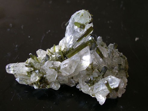 -epidote-quartz-grand-mont-cenis-haute-savoie-alpes.jpg