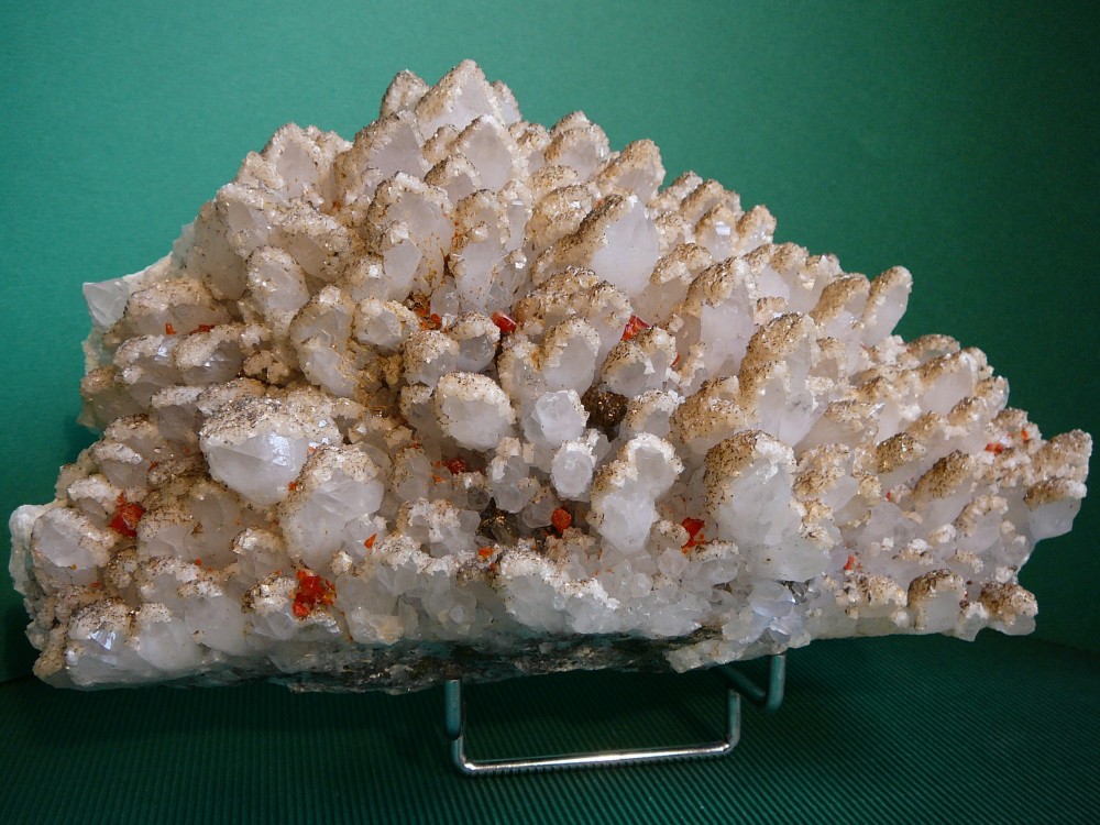 Réalgar sur Quartz Cavnic Roumanie 2.JPG