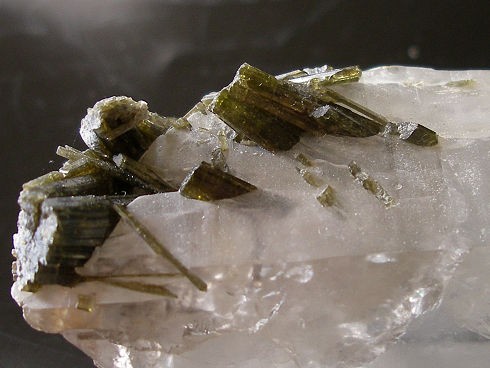 epidote-quartz-glandon-savoie-4.jpg