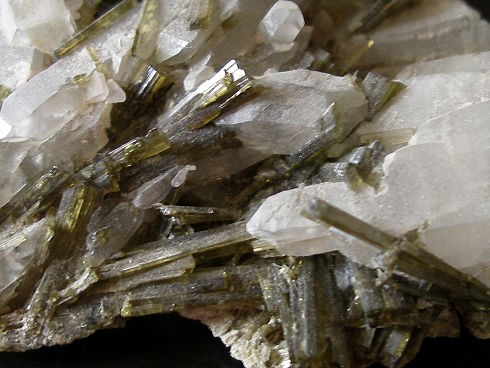 epidote-quartz-glandon-savoie-8.jpg