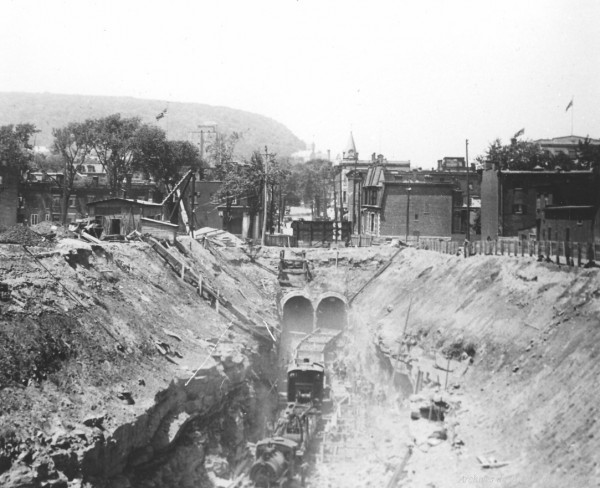 1060288413_TunnelduMont-Royal1912.jpg.1e046c1ace129fefa9fb54a98ffb6167.jpg