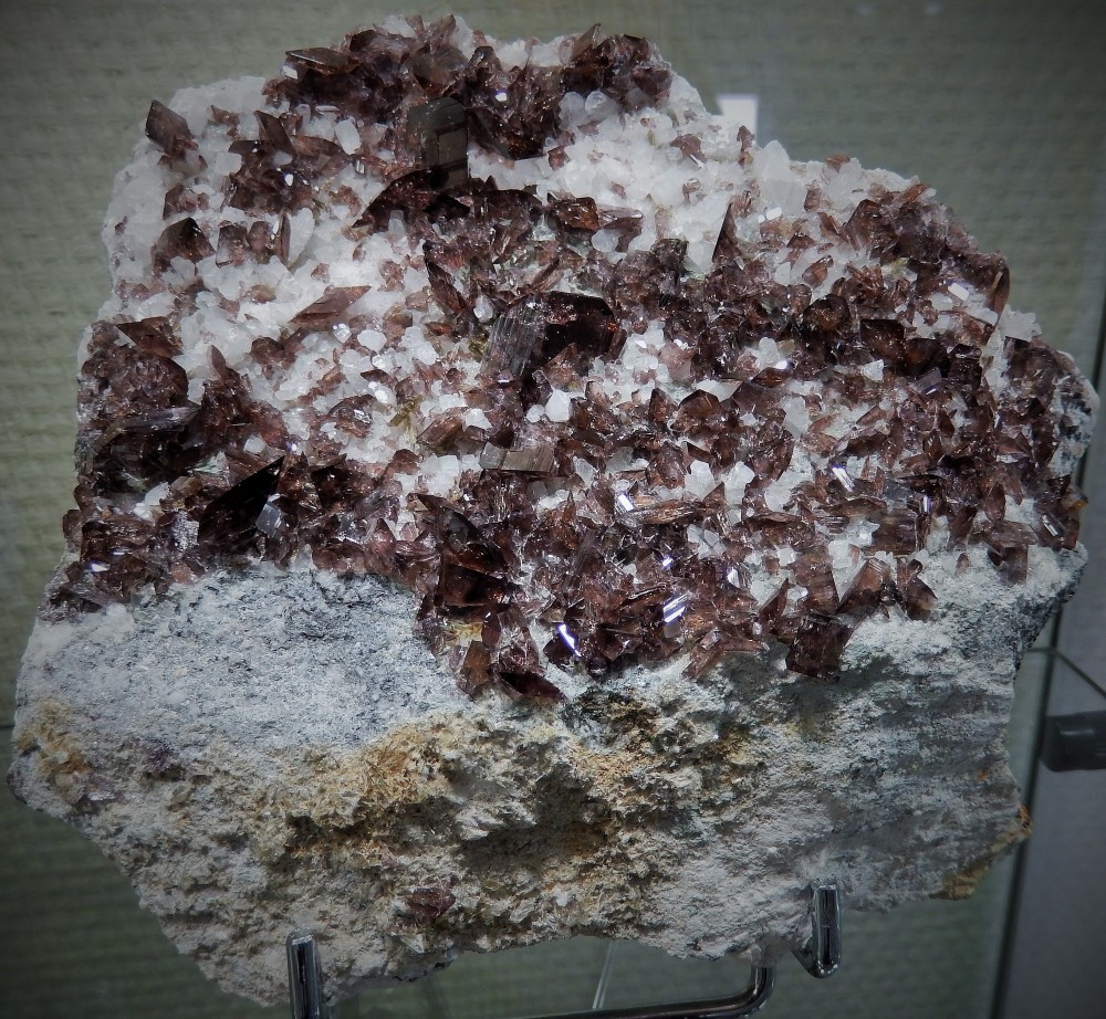 Axinite (Armentier, oisans, France) 3.JPG