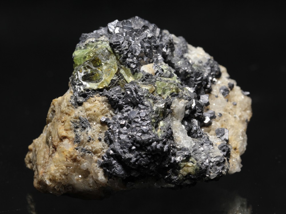 723996745_Sphalerite-blende-verte-allevard-isere(06_01.2017)(1).thumb.JPG.c03befcc6331548866e8376a8cb70078.JPG