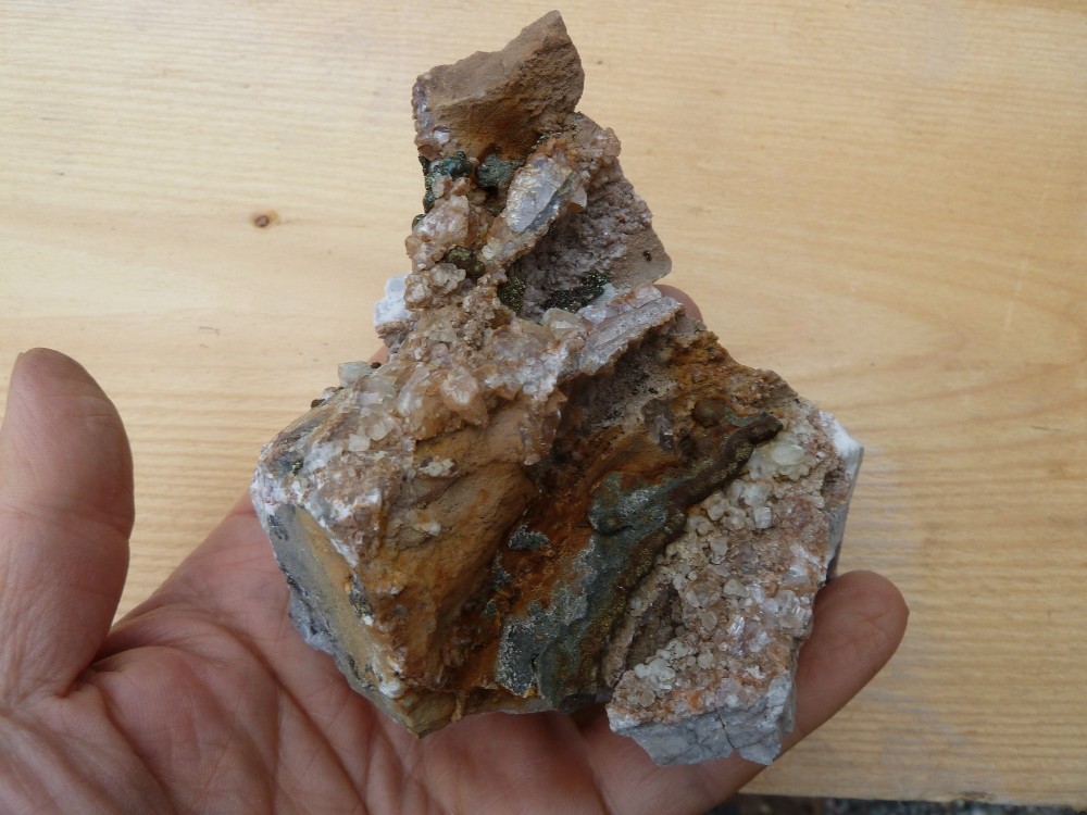 Pyrite sur Calcite 27-05-2018 (1).JPG