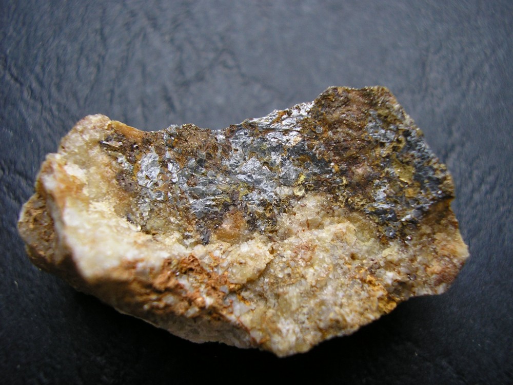 SENARMONTITE SATTEL.JPG