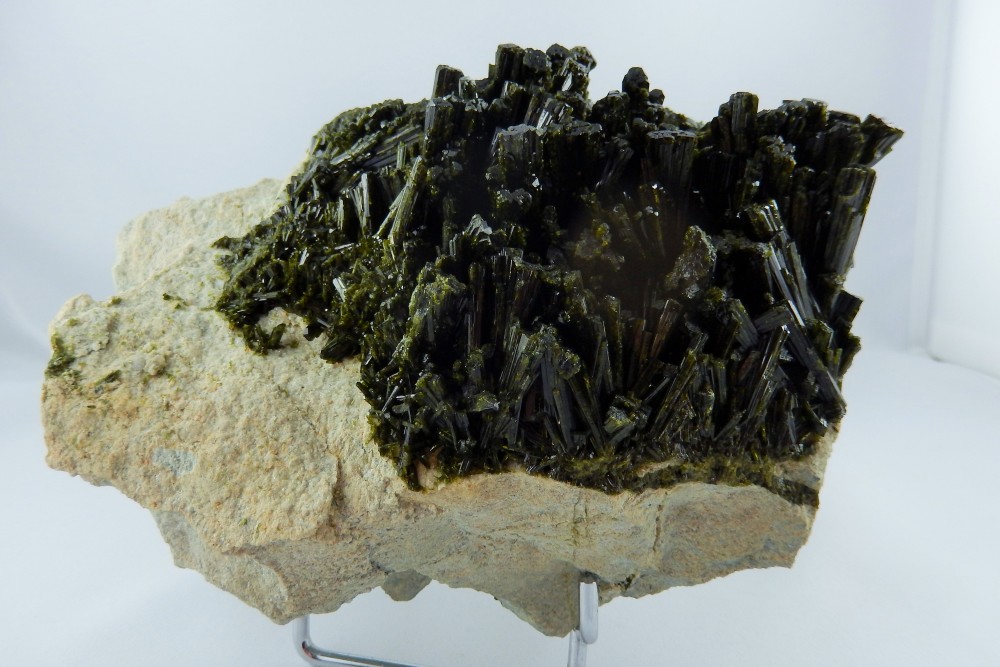 Epidote (Le Cornillon, France) 2.JPG