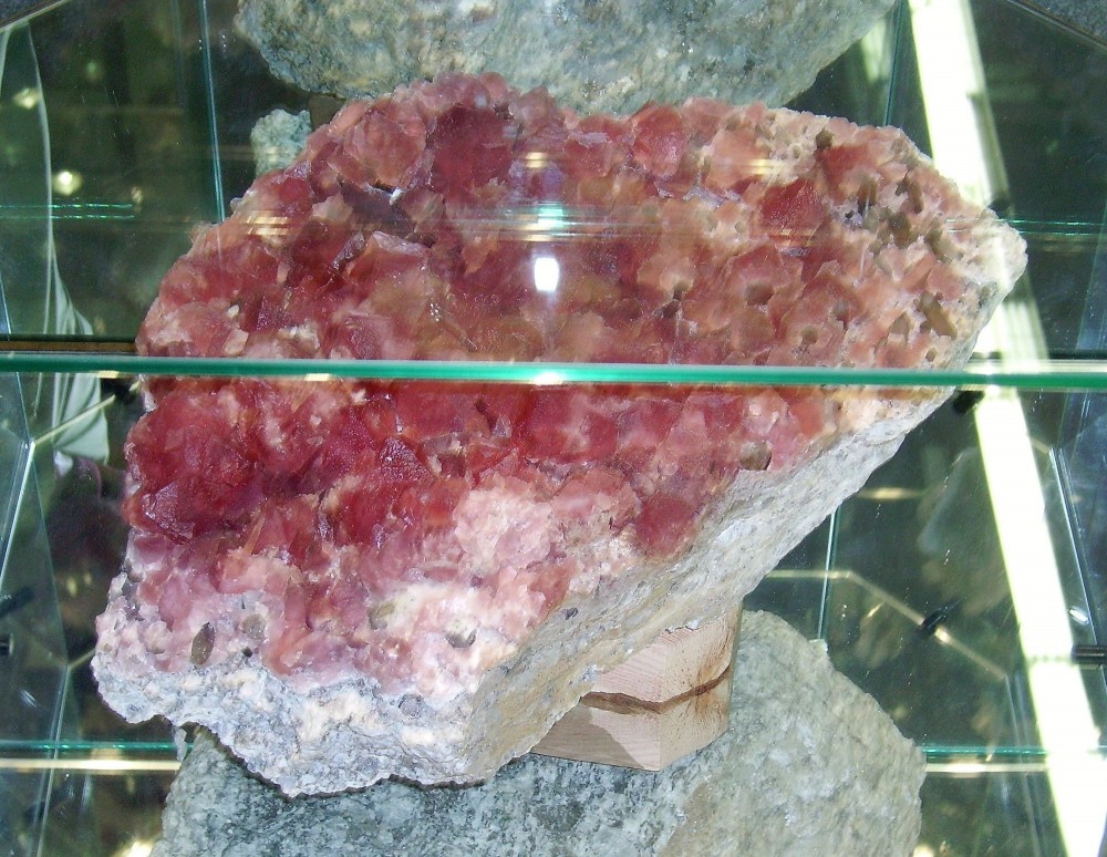 -fluorine-rose-fluorite-rouge-chamonix-mont-blanc.JPG