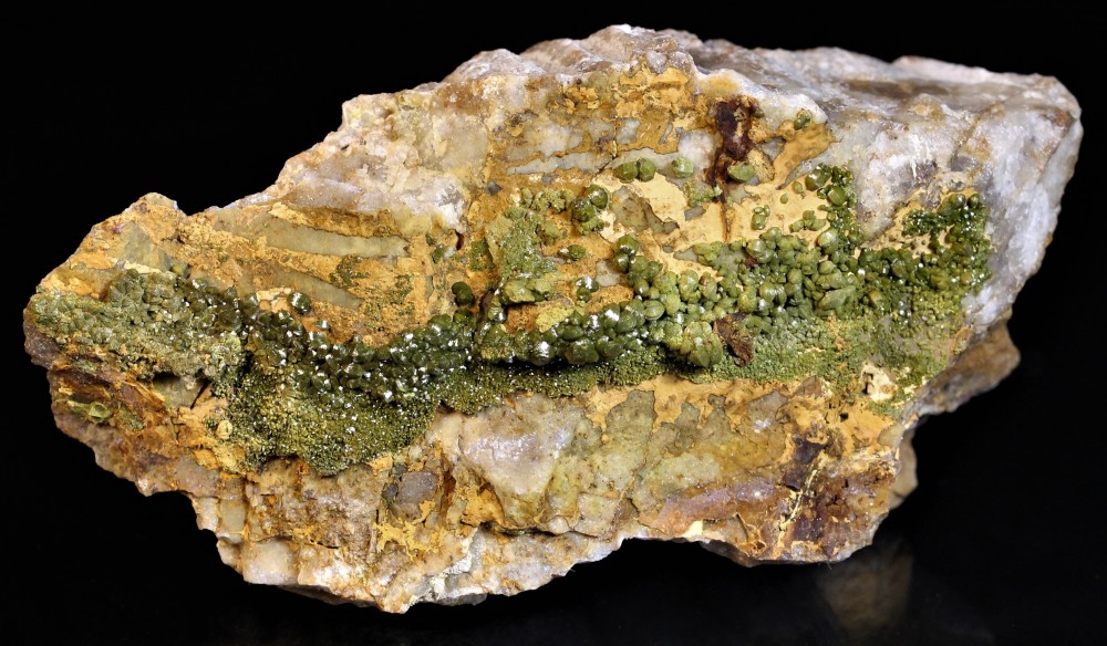 Pyromorphite-montagne-de-vaudiere-pontgibaud-1.thumb.jpg.827c29ee71441bd854fe103c0a5220c1.jpg