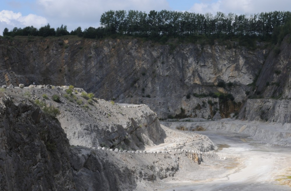 -carriere-landelies-calcaires-sambre-mineraux-calcite.JPG