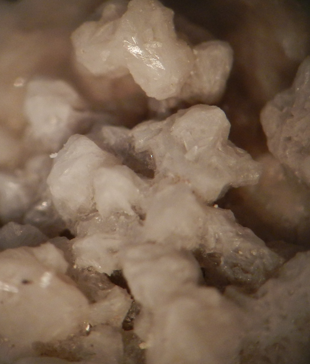 Calcite ou aragonite - Sous-sol caserne Filley Nice - Agrandissement 10 X - 16 mai 2019 (photo 1).png